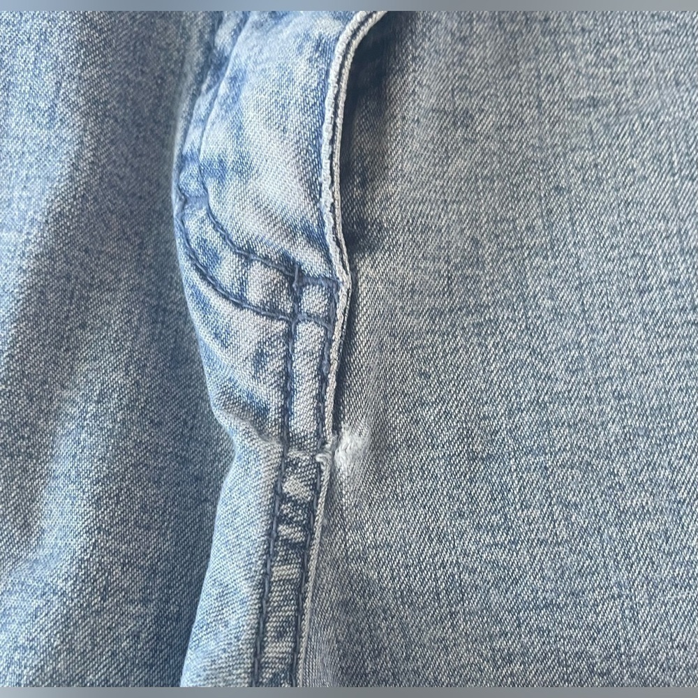 Blue Willi's Women Jeans 
•5 Pocket
•Straight Leg
•Cotton
•Light wash
•Very nice - Picture 8 of 10